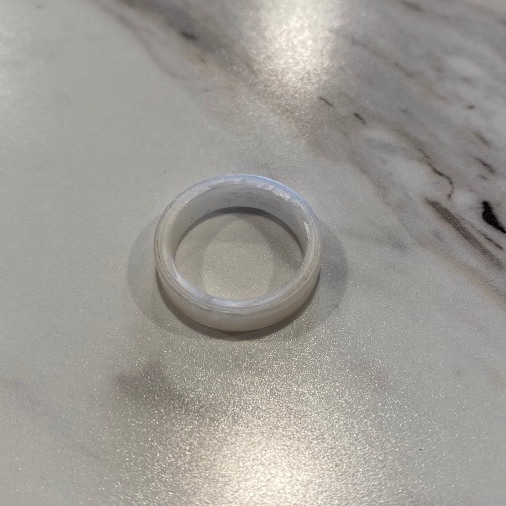 women’s Qalo ring: Pearl